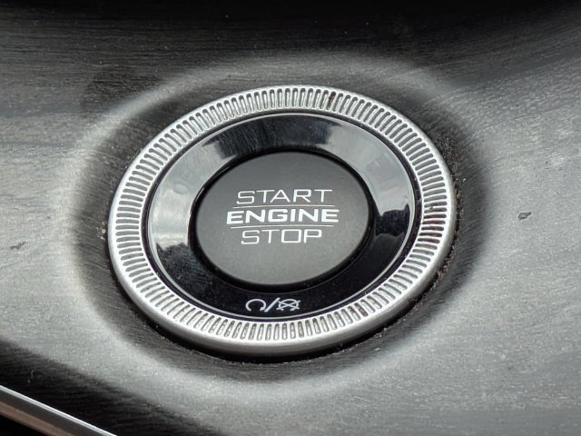 Used 2022 Jeep Grand Cherokee Overland AWD/4WD image 32