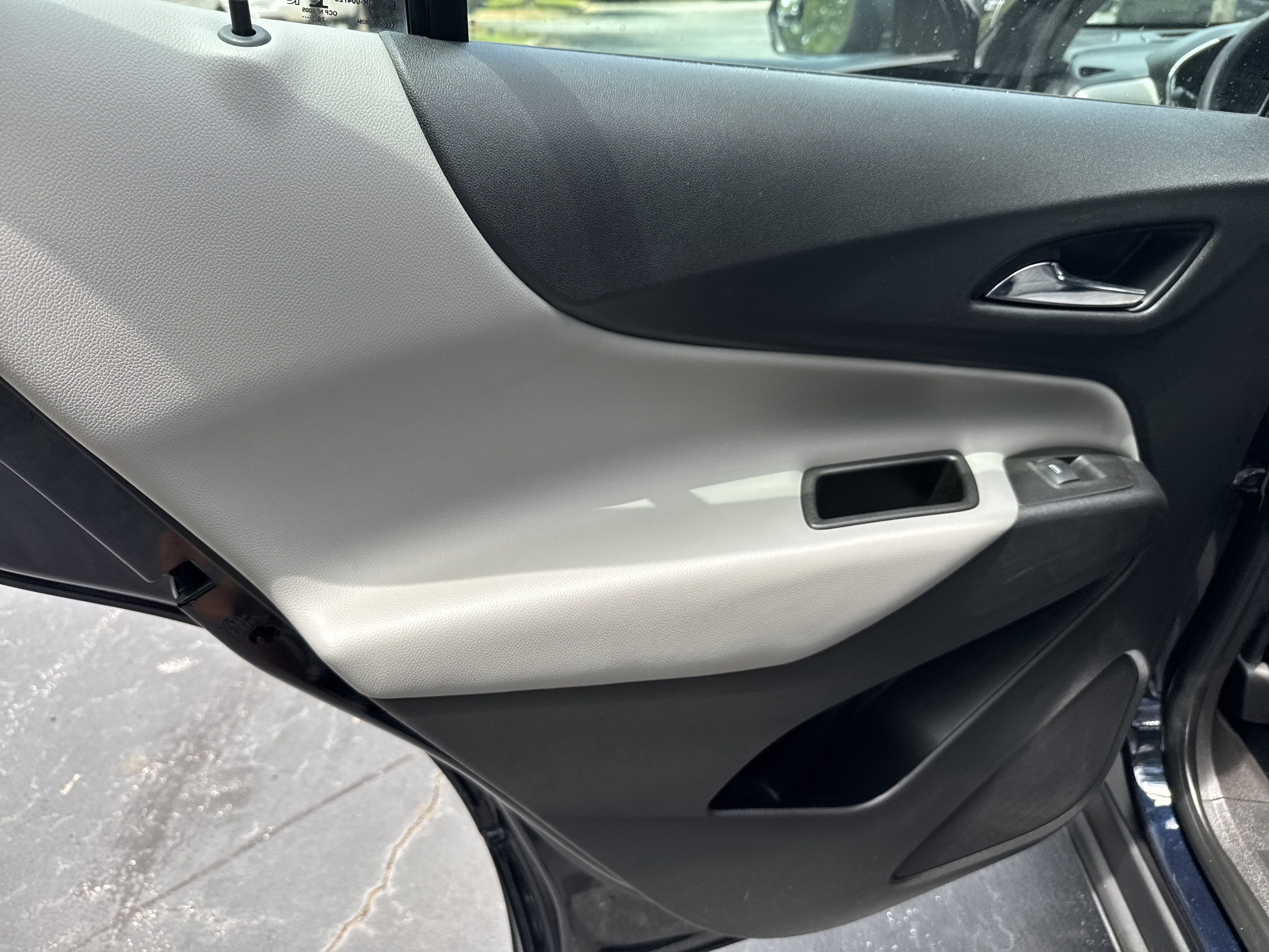 Used 2021 Chevrolet Equinox LS FWD image 10