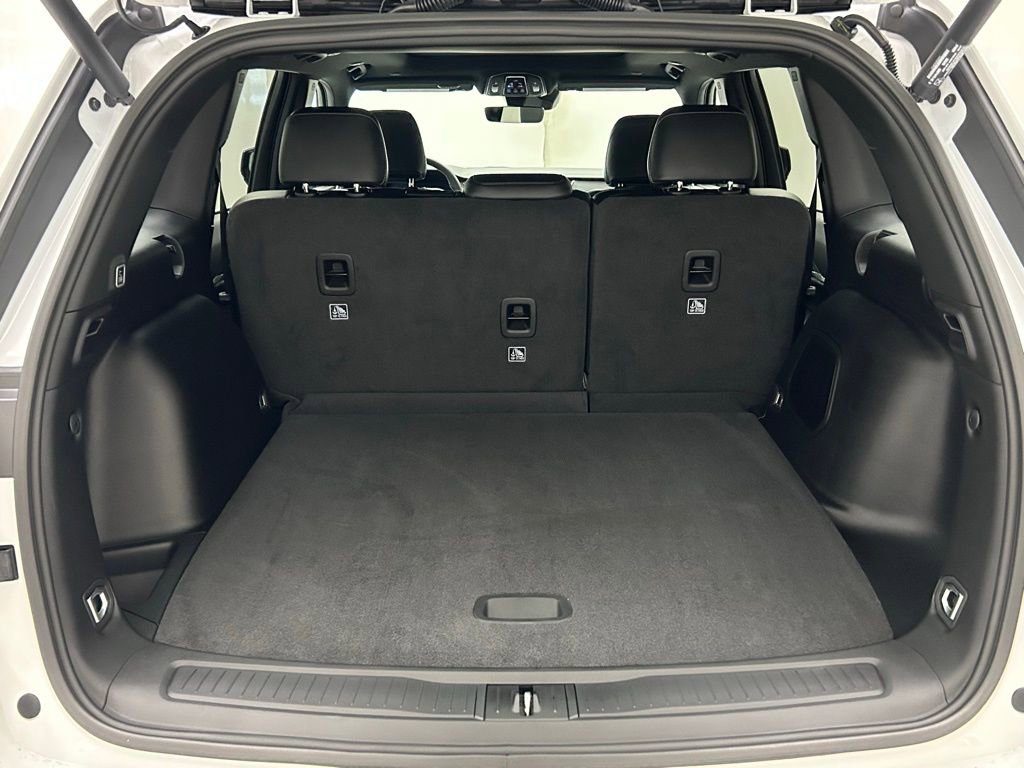 New 2026 Jeep Grand Cherokee Limited w/ Limited Altitude Package image 9