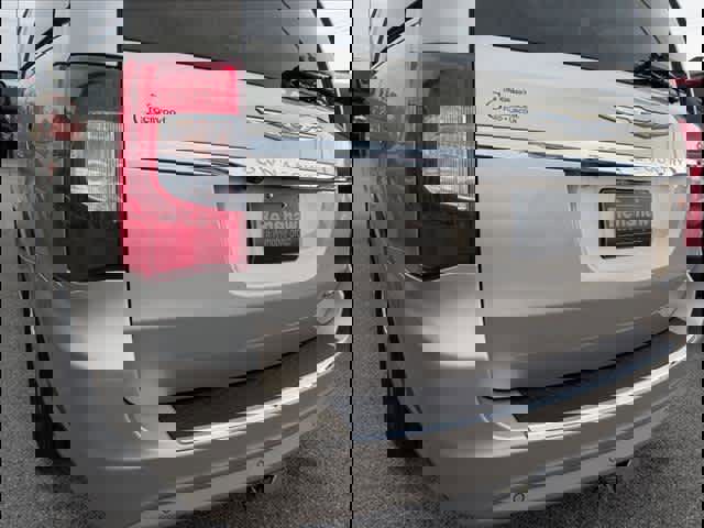 Used 2015 Chrysler Town & Country Limited Platinum image 20