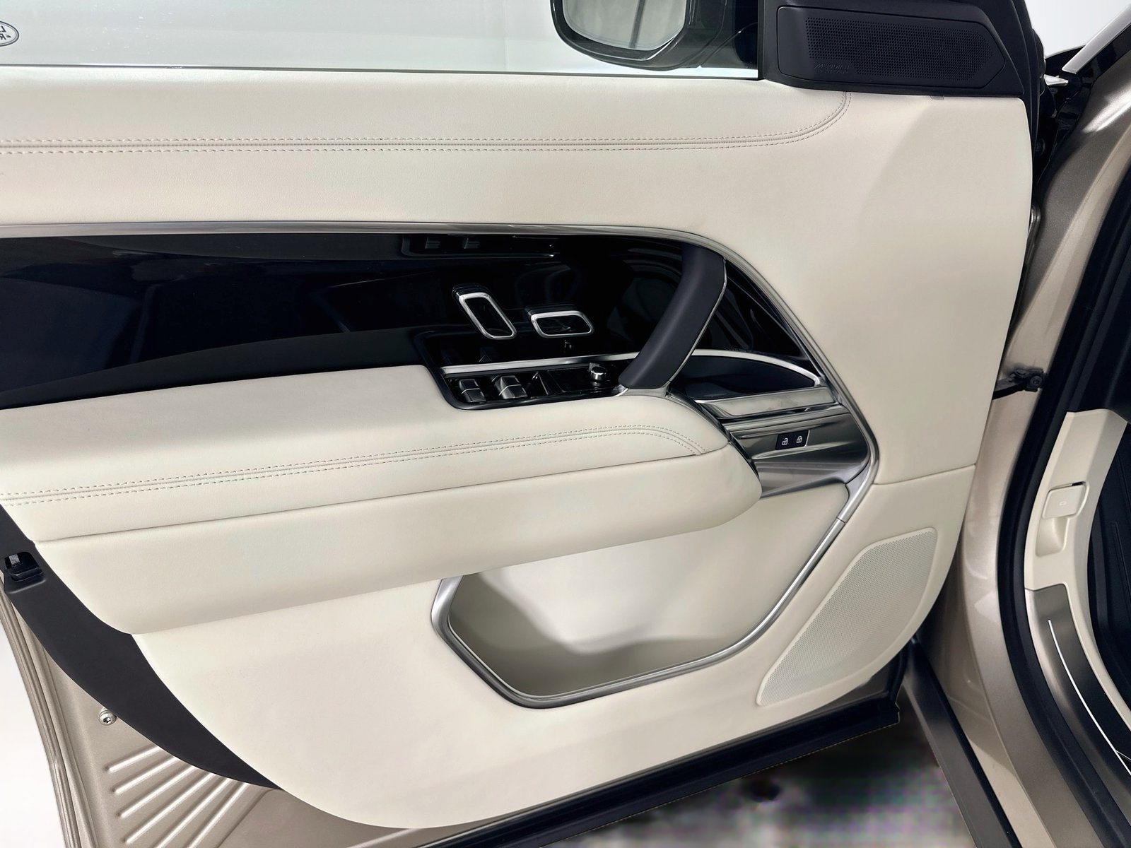 New 2027 Land Rover Range Rover SE AWD/4WD image 17