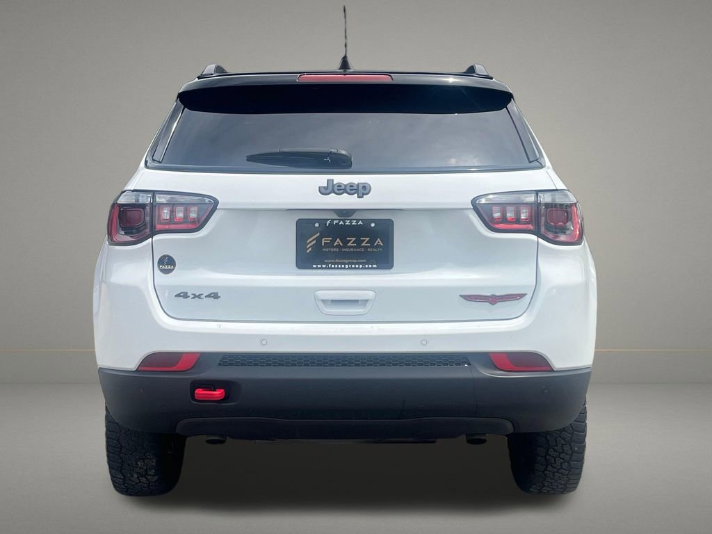 Used 2025 Jeep Compass Trailhawk AWD/4WD image 4