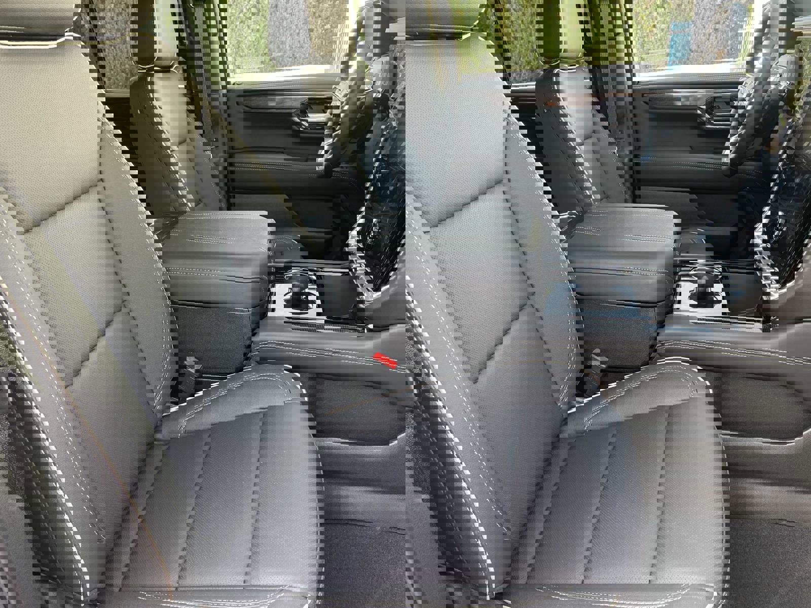 New 2026 GMC Yukon Elevation image 28