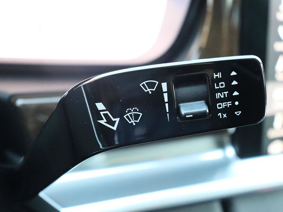 Used 2017 Porsche Panamera 4 image 50