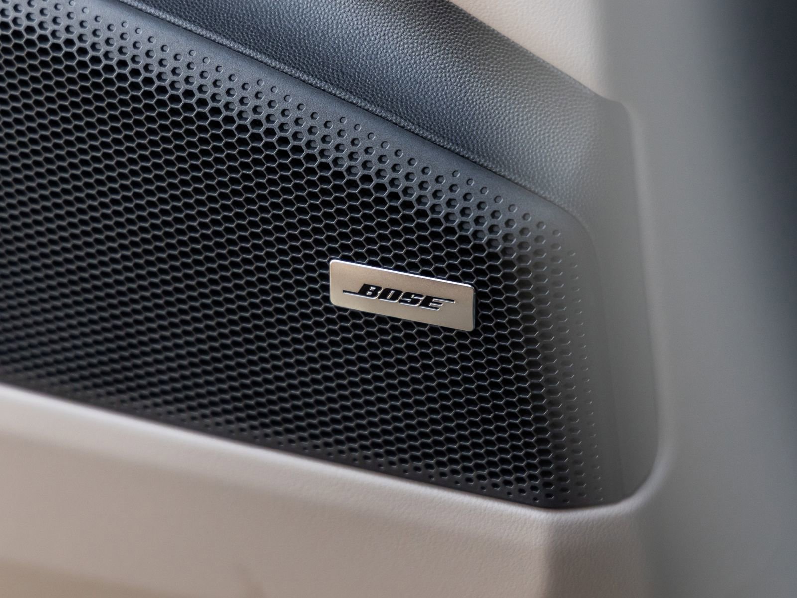 Certified 2025 Porsche Macan Electric image 30