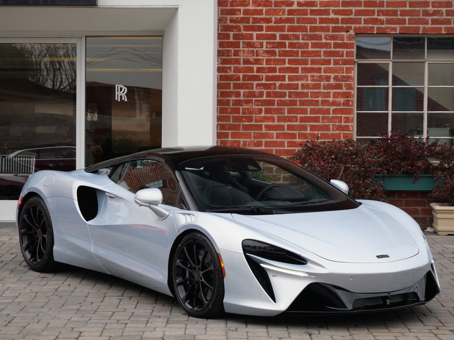 New 2026 McLaren Artura RWD image 1