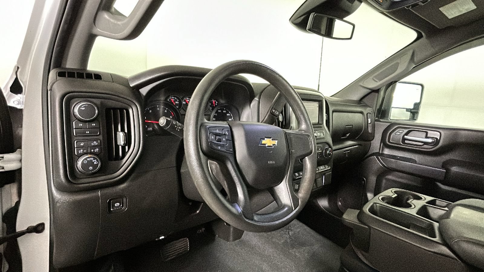 Used 2024 Chevrolet Silverado 2500 Custom w/ Custom Value Package AWD/4WD image 17