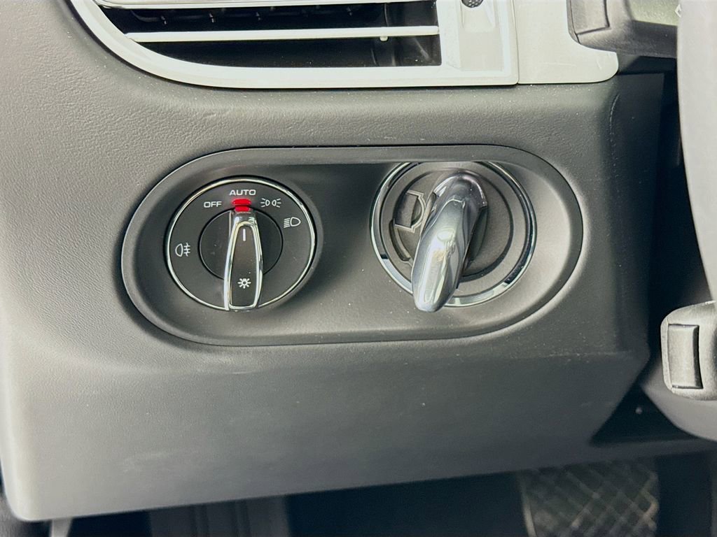 New 2026 Porsche Macan GTS image 14