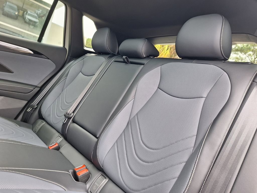 New 2026 Volkswagen Tiguan SE R-Line image 22