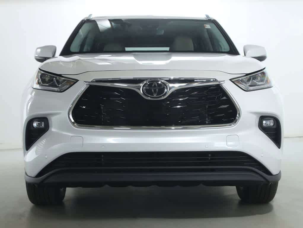 Used 2024 Toyota Highlander Limited AWD/4WD image 5