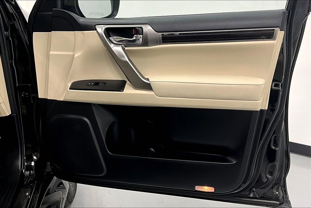 Used 2023 Lexus GX 460 Premium w/ Accessory Package image 23
