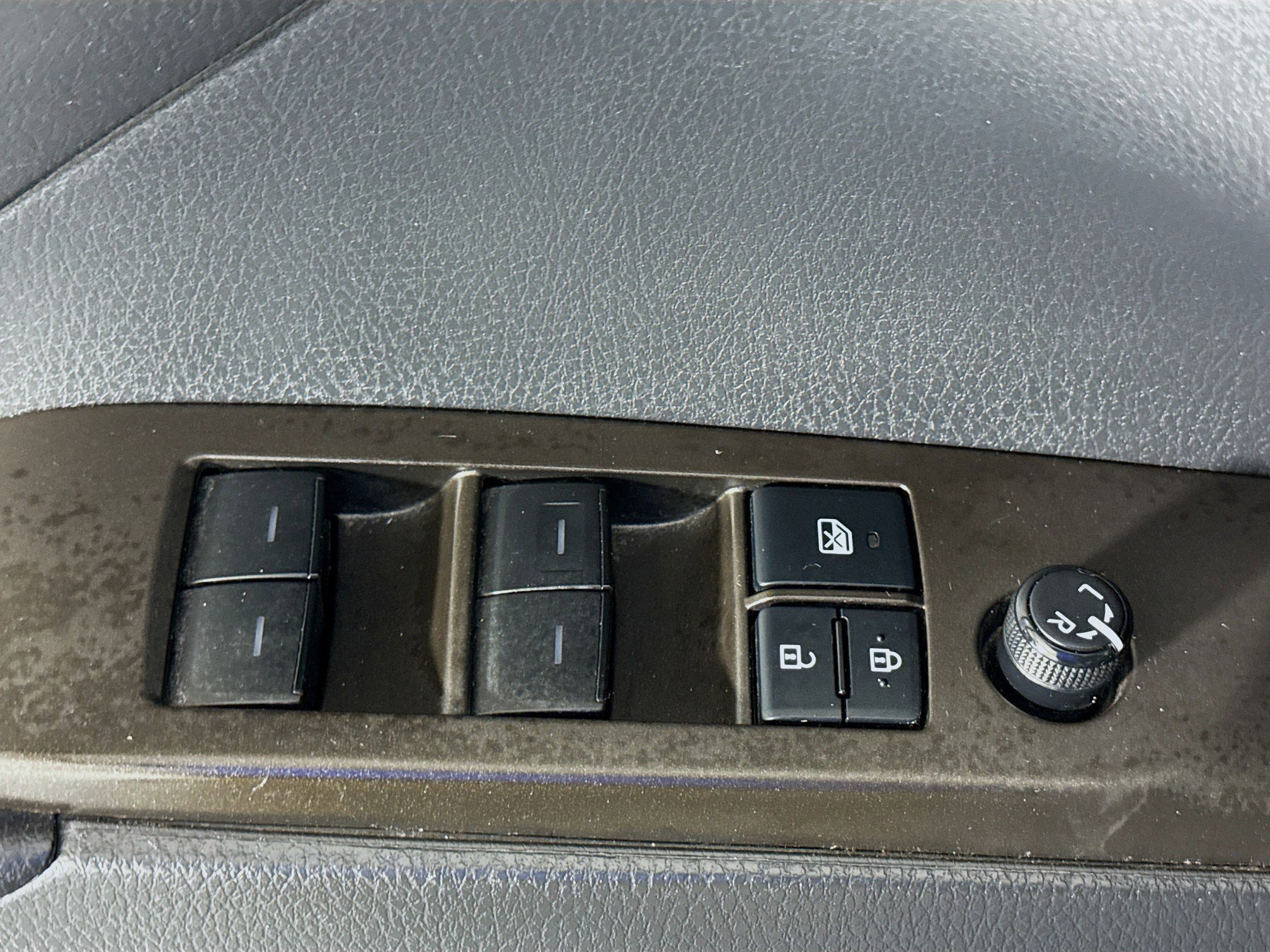 Used 2021 Toyota Camry LE image 23