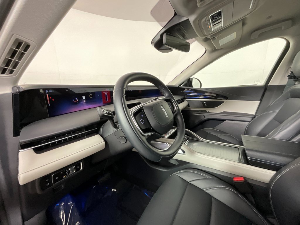 Used 2025 Lincoln Nautilus Premier image 15