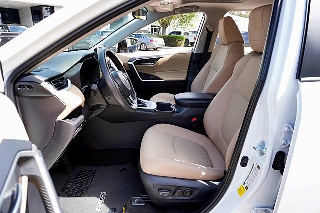 Used 2025 Toyota RAV4 XLE w/ Convenience Package FWD image 15