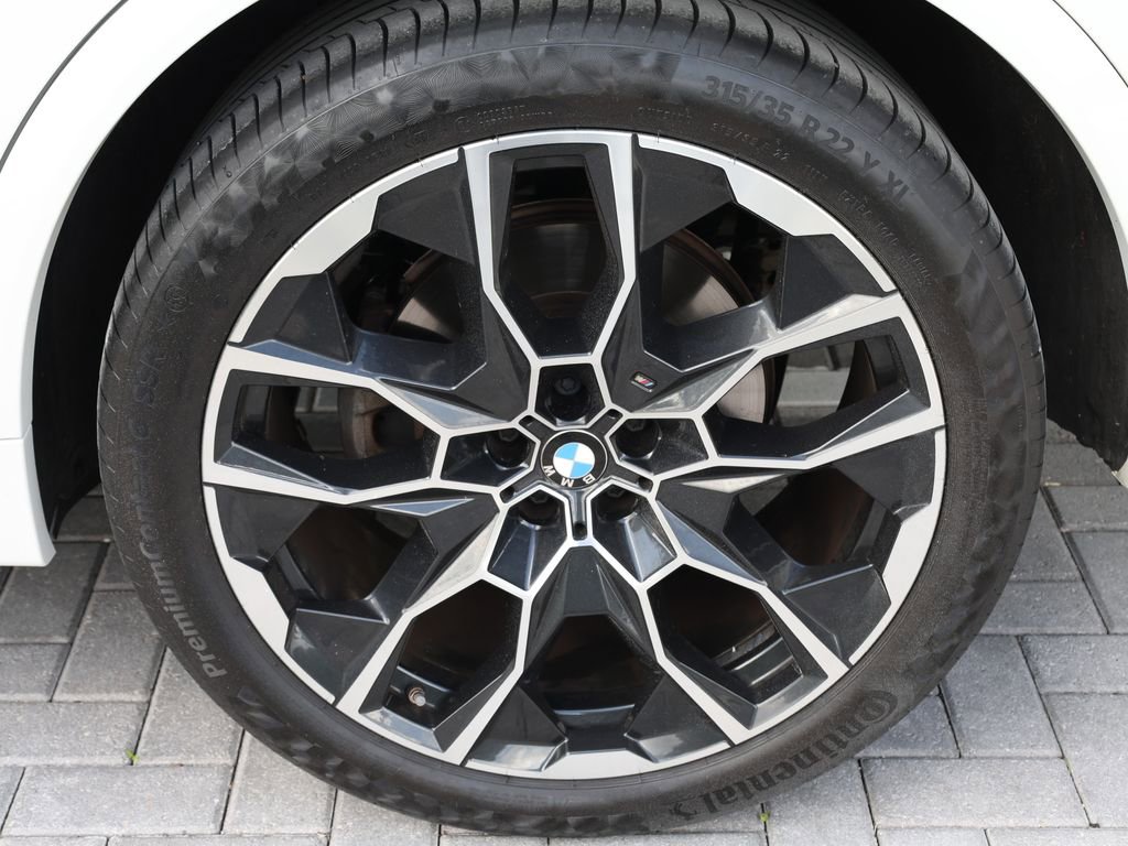 Used 2024 BMW X7 xDrive40i w/ M Sport Package image 51