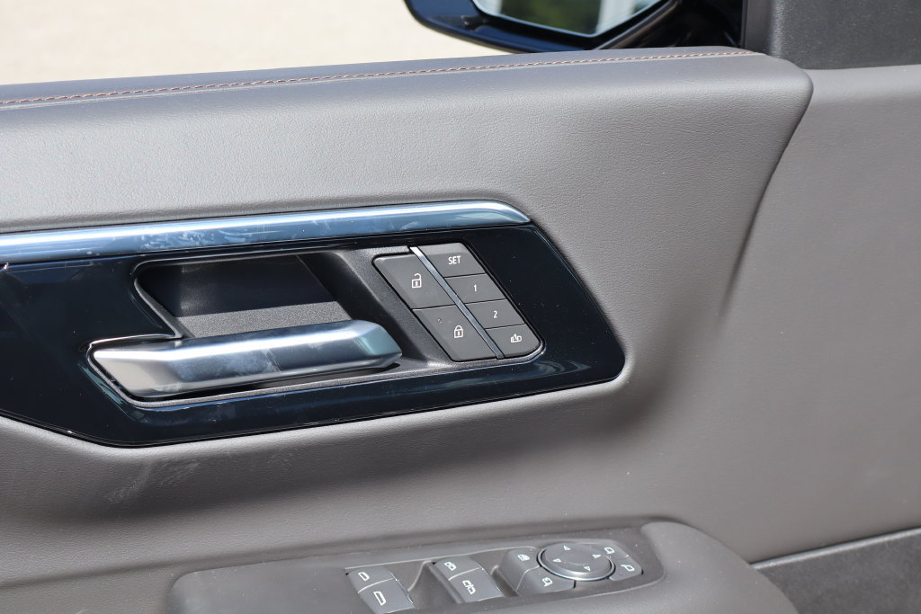 New 2026 Chevrolet Suburban High Country AWD/4WD image 13