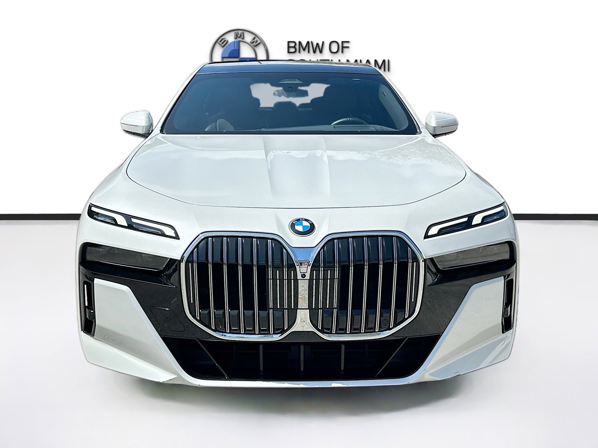 Used 2023 BMW 740i w/ Parking Assistance Package image 2