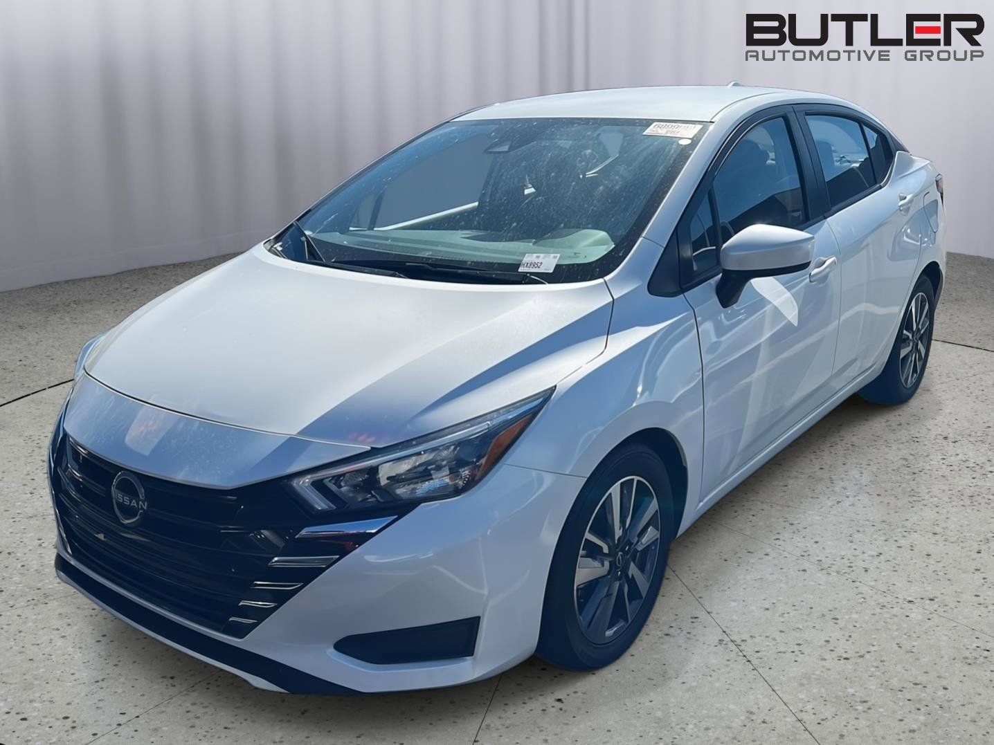 Used 2025 Nissan Versa SV image 1