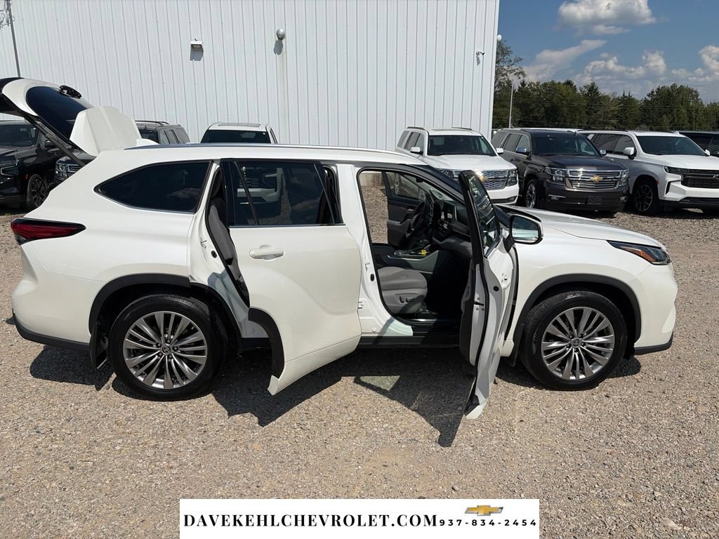 Used 2021 Toyota Highlander Platinum AWD/4WD image 28