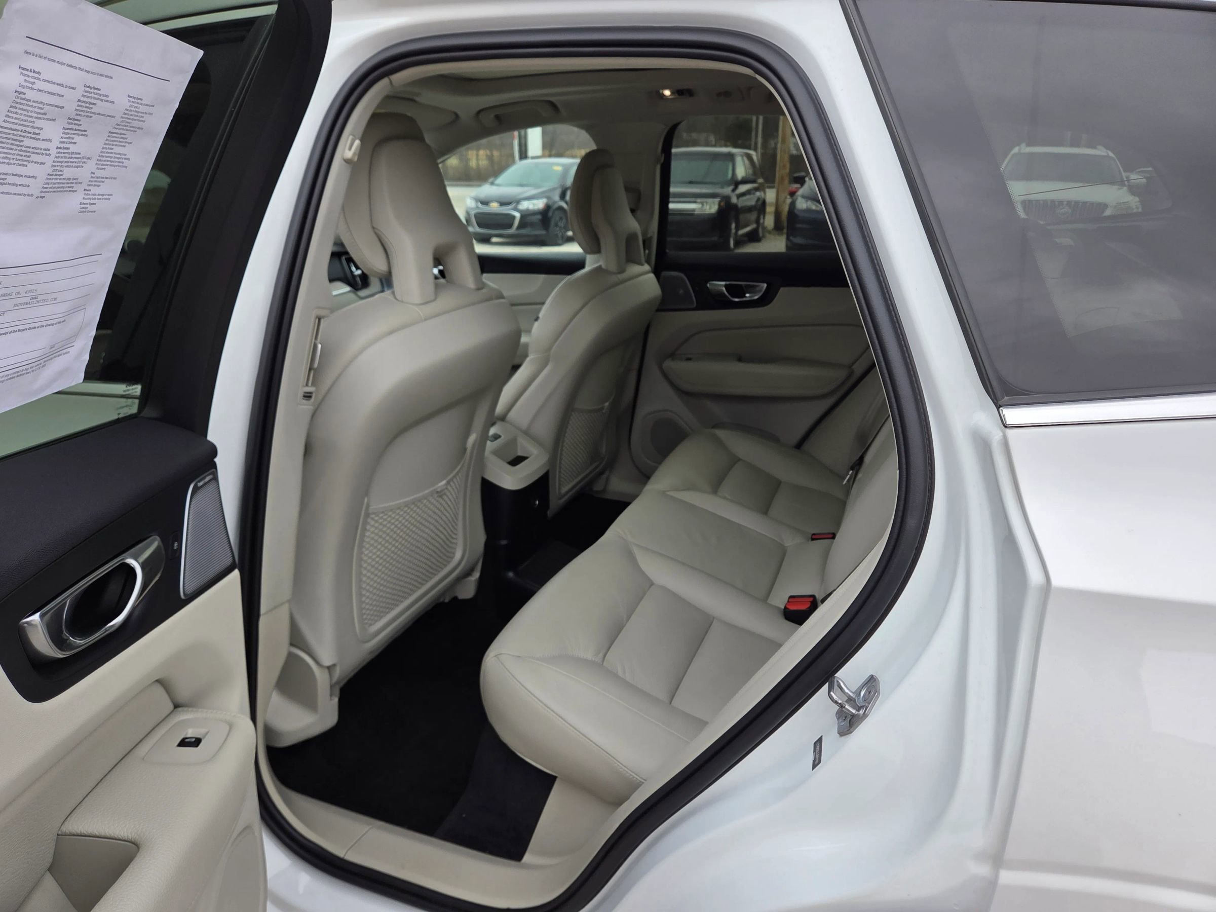 Used 2018 Volvo XC60 T8 Inscription w/ Advanced Package image 19