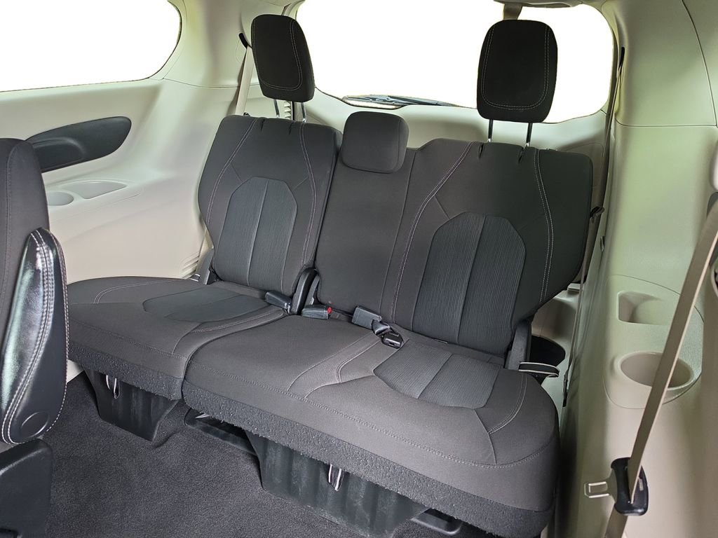 Used 2022 Chrysler Voyager LX FWD image 14