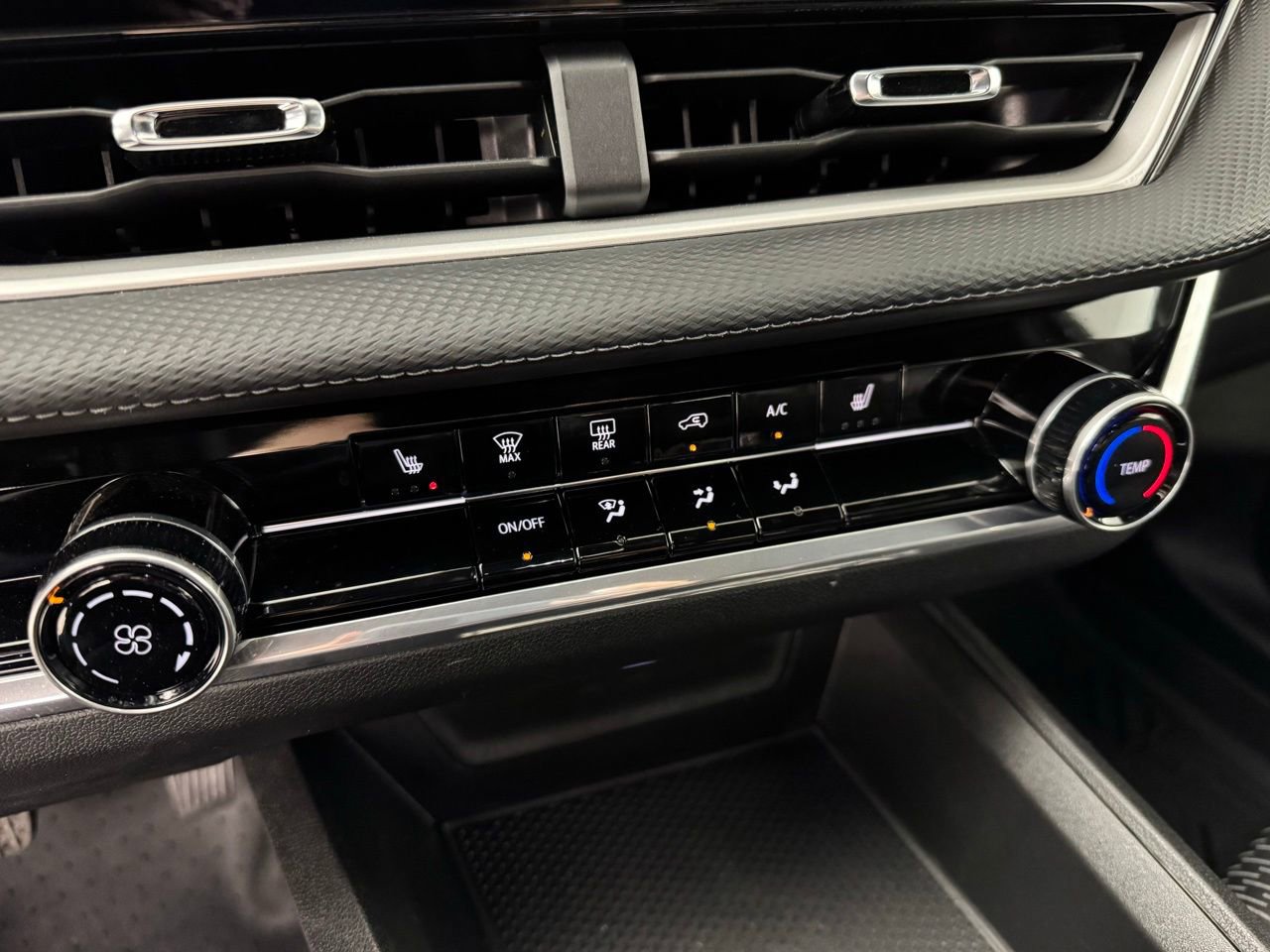 Used 2026 Chevrolet Equinox LT w/ Midnight Edition image 18