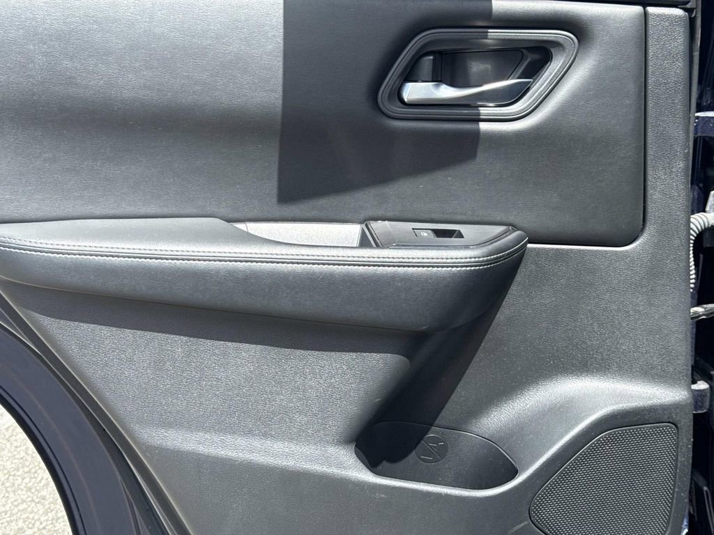 Used 2024 Nissan Rogue SV FWD image 14