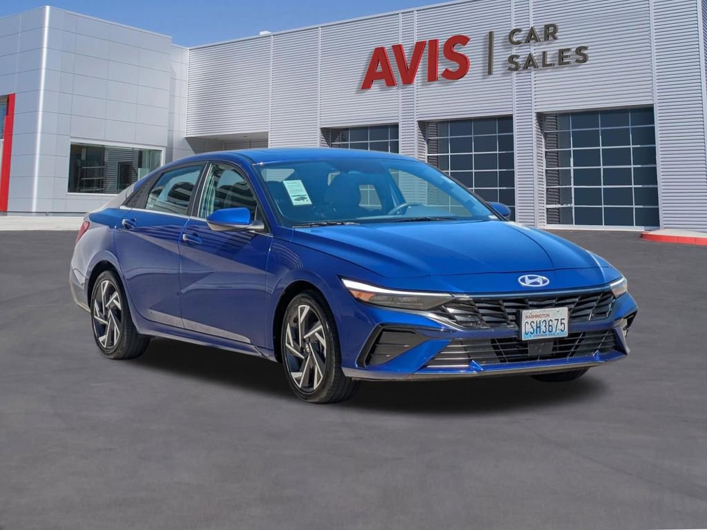 Used 2025 Hyundai Elantra SEL image 3