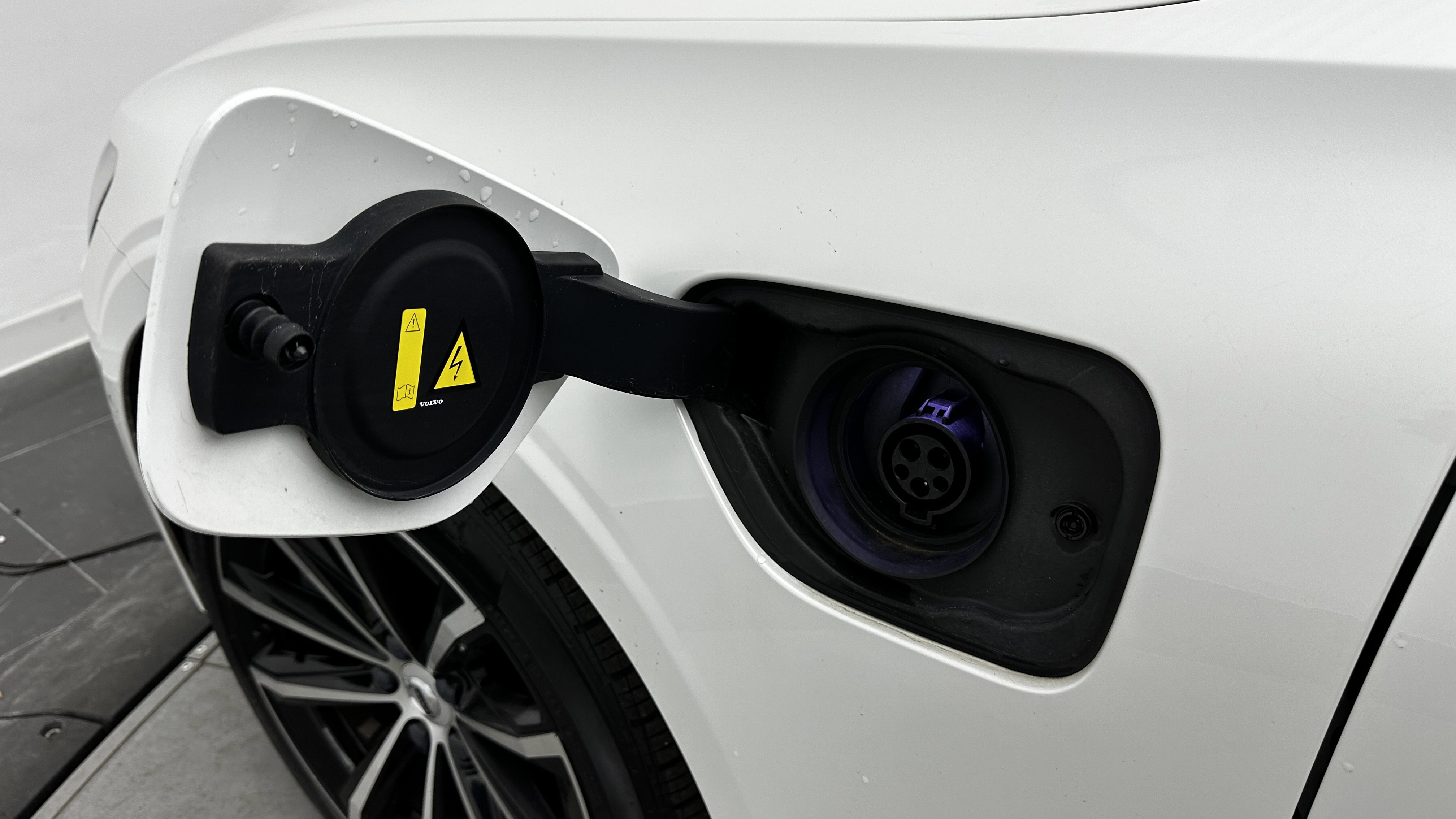 Used 2023 Volvo S60 T8 Plus image 37