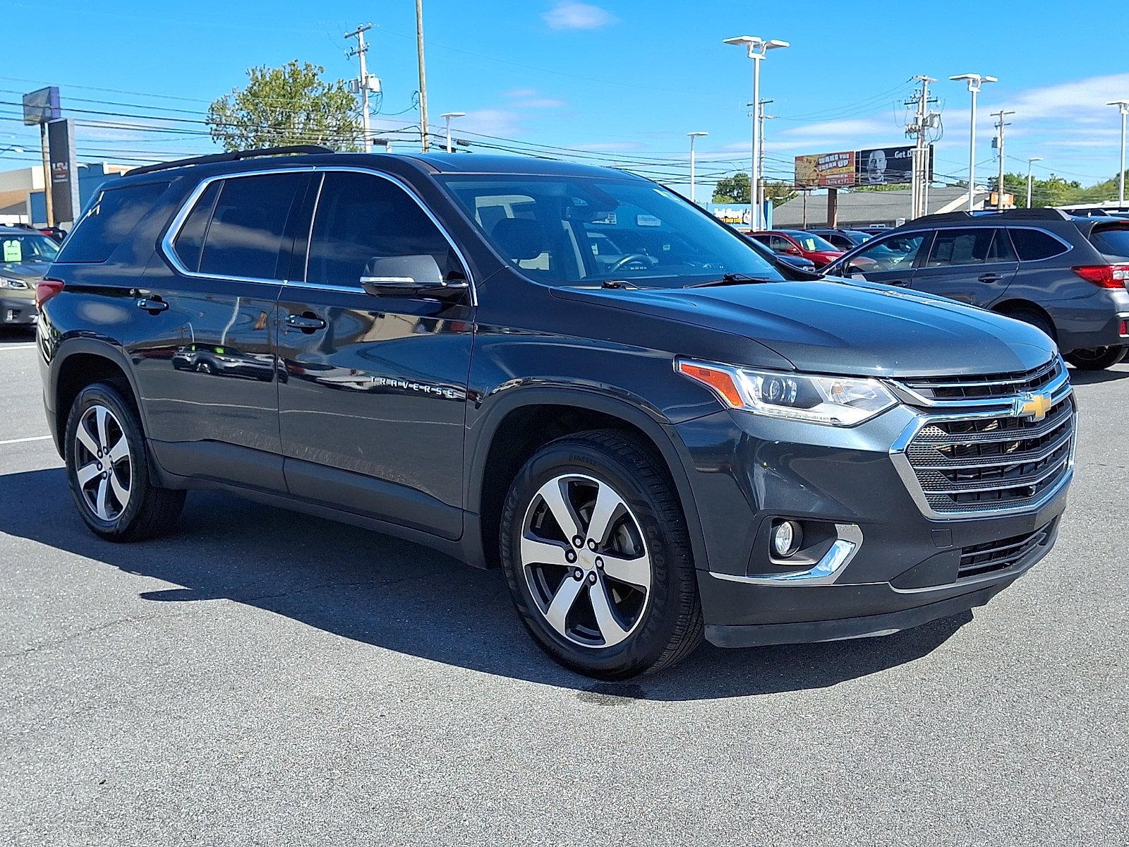 Used 2020 Chevrolet Traverse LT w/ LT Premium Package FWD image 3