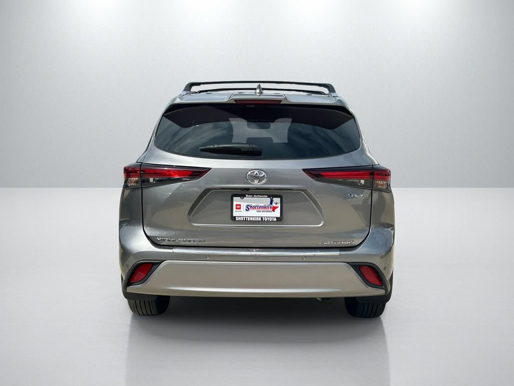 Certified 2025 Toyota Highlander Platinum AWD/4WD image 6