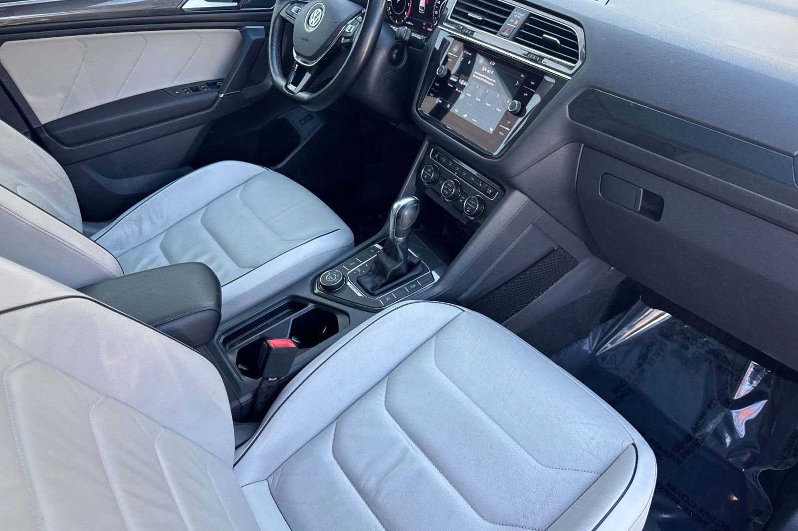 Used 2018 Volkswagen Tiguan SEL Premium w/ 3rd Row Seat Package image 17