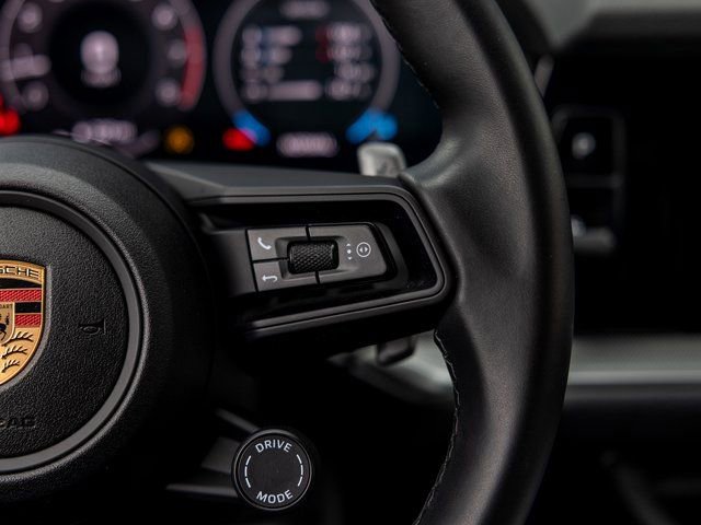 Certified 2025 Porsche Cayenne AWD/4WD image 46