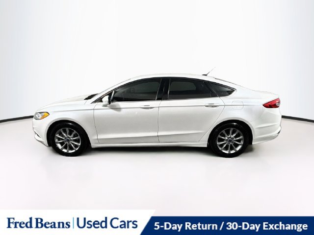 Used 2017 Ford Fusion SE w/ Fusion SE Technology Package FWD image 7