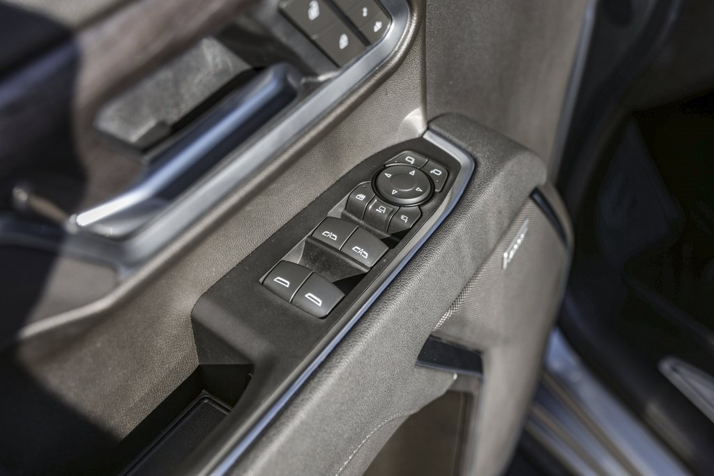 Used 2025 Chevrolet Silverado 2500 LTZ w/ LTZ Convenience Package image 26