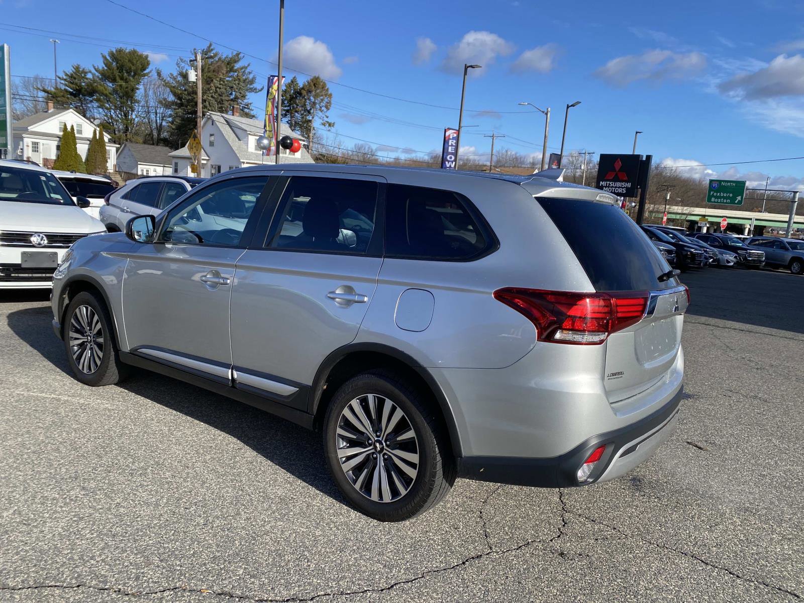 Used 2020 Mitsubishi Outlander ES image 3