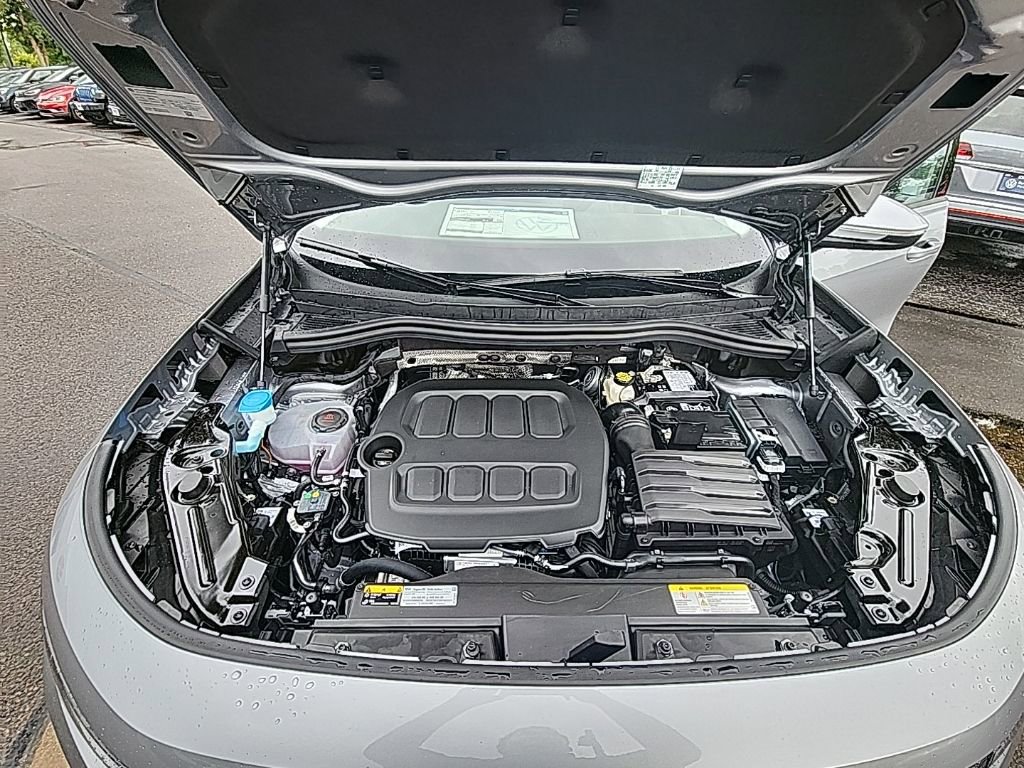 New 2025 Volkswagen Tiguan SE image 21