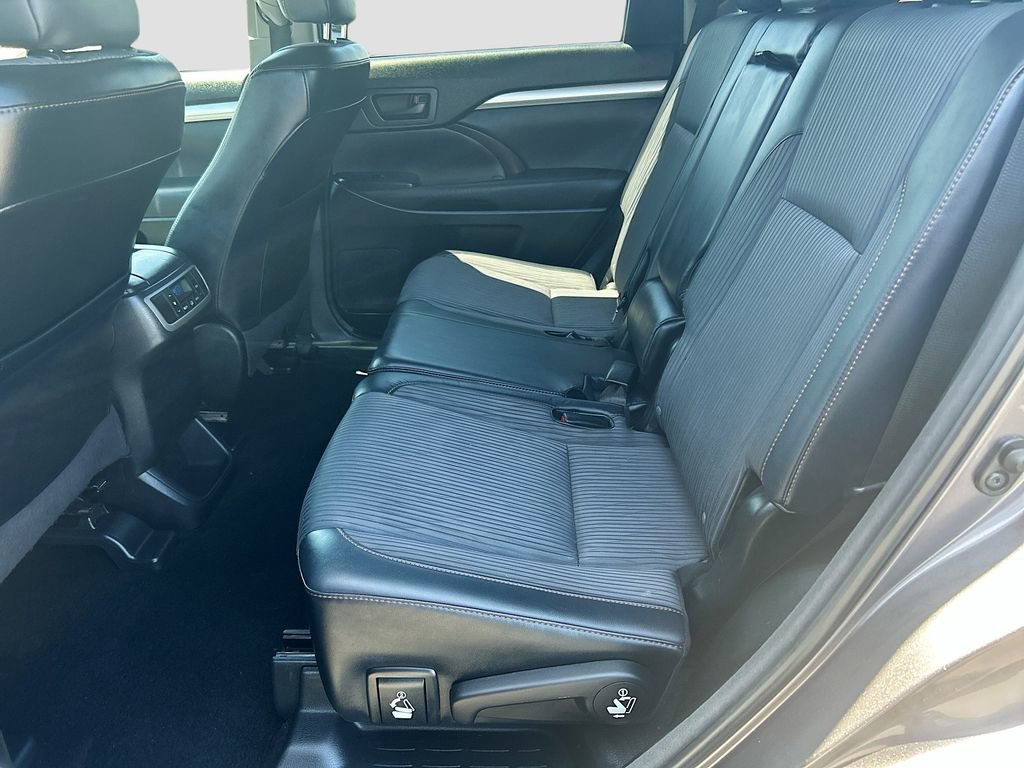 Used 2014 Toyota Highlander Plus AWD/4WD image 22