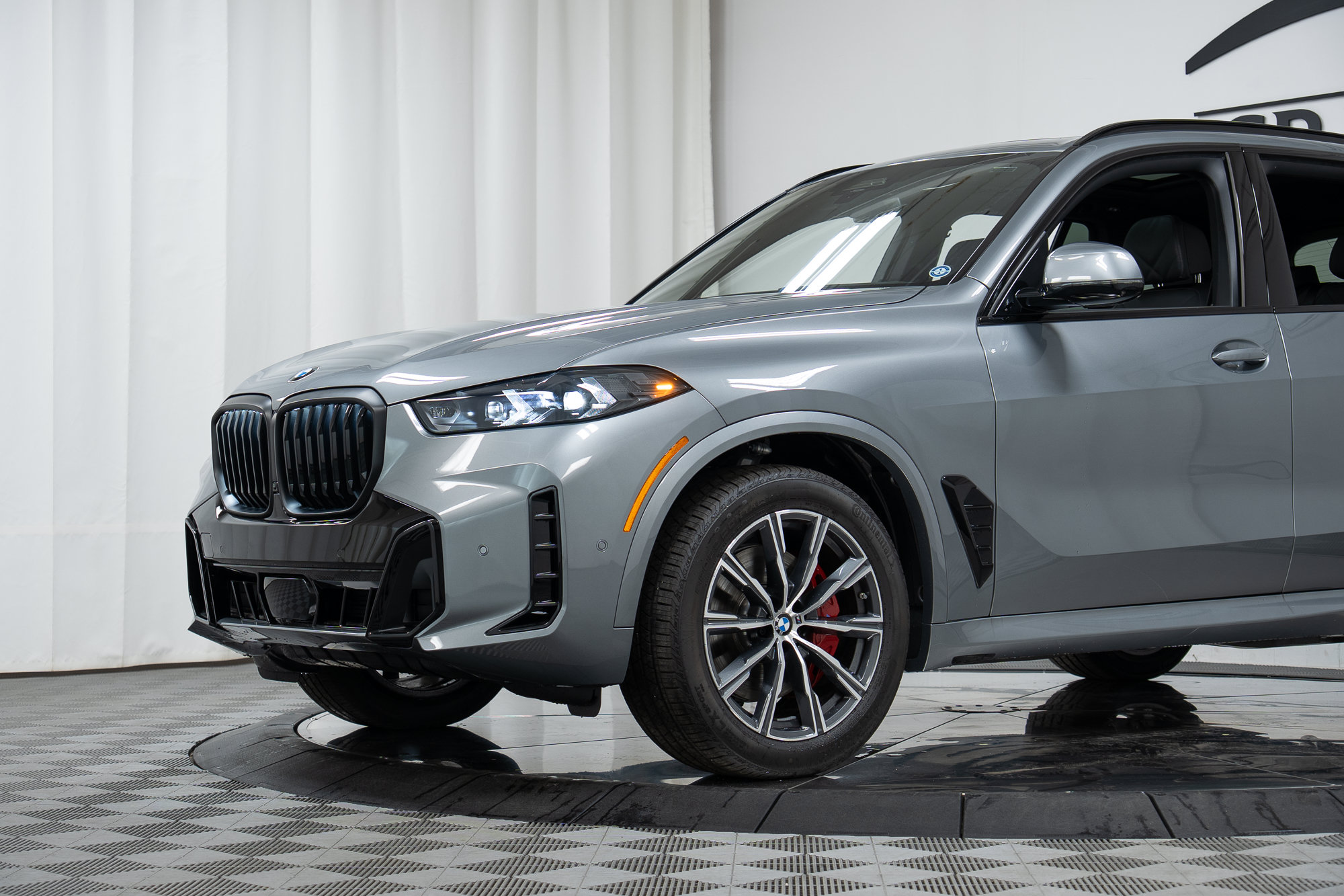 New 2026 BMW X5 xDrive40i w/ M Sport Package AWD/4WD image 25