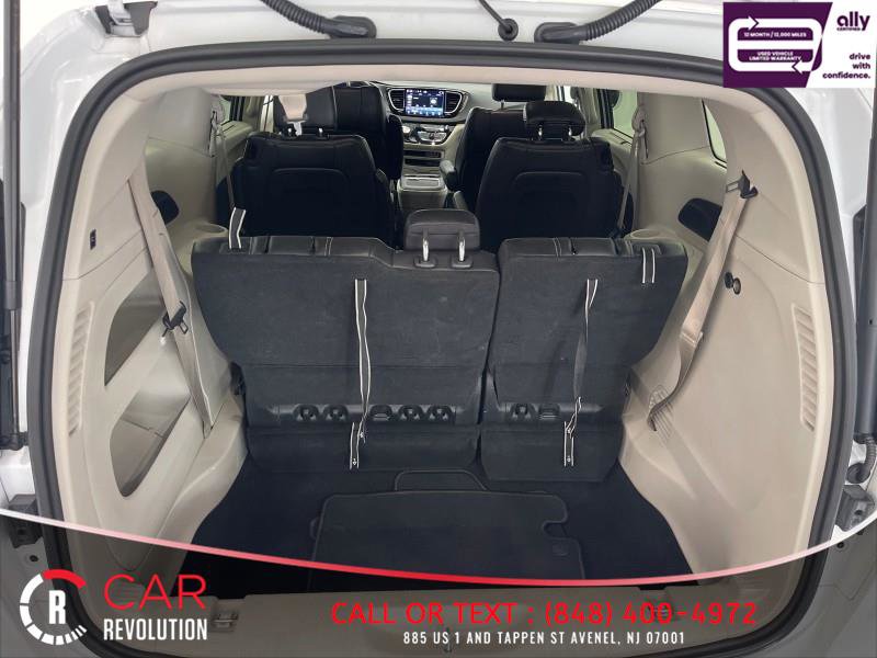 Used 2022 Chrysler Pacifica Touring-L image 40