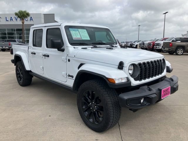 Used 2025 Jeep Gladiator Sport AWD/4WD image 9