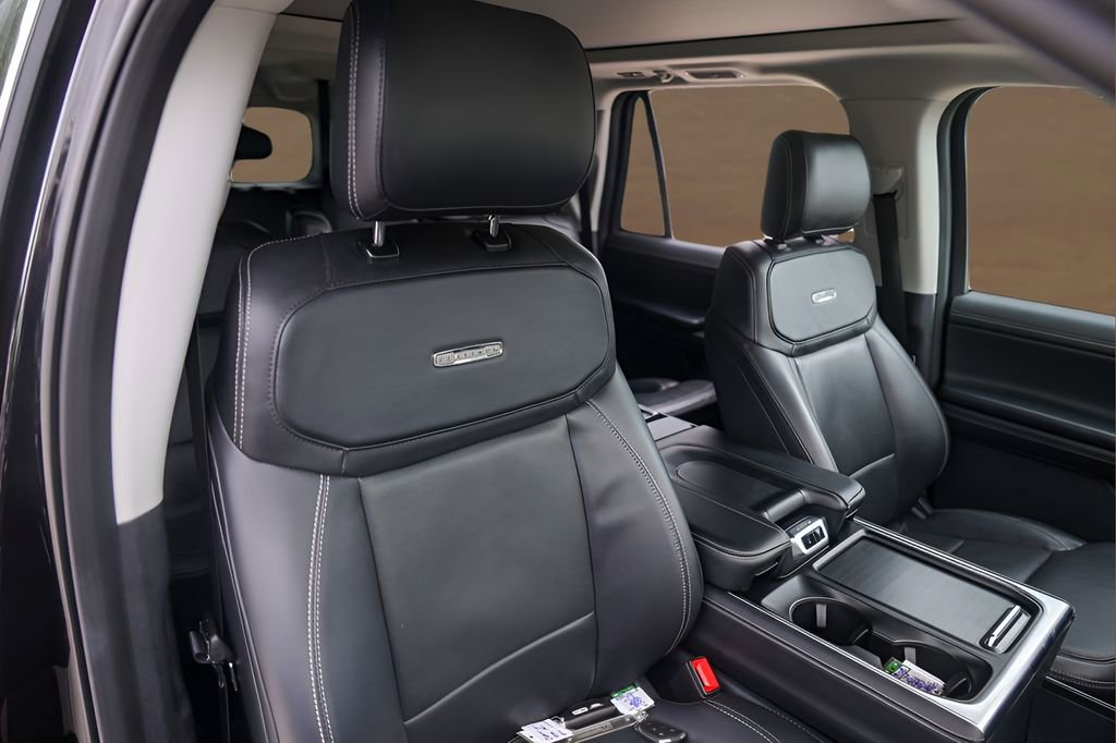 Used 2025 Ford Expedition Max Platinum AWD/4WD image 28
