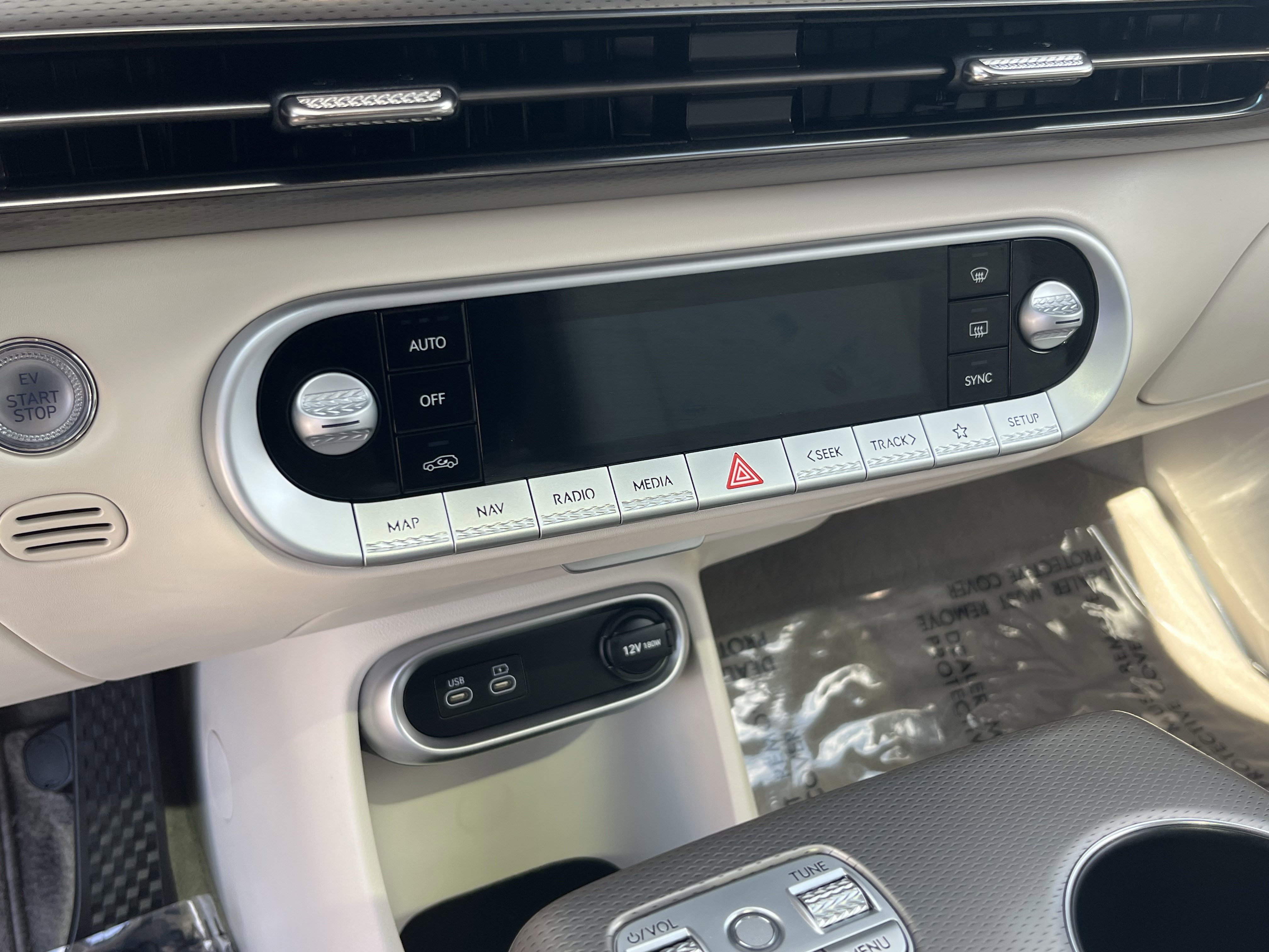 Used 2023 Genesis GV60 Advanced w/ Cargo Package image 24