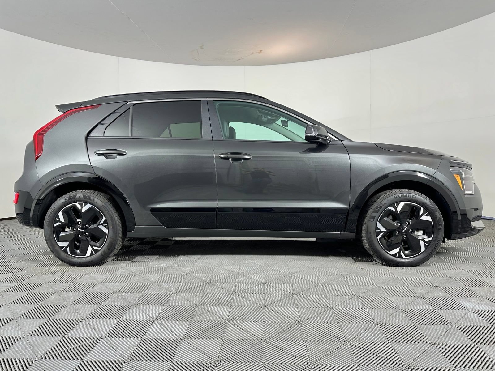 Used 2025 Kia Niro Wind w/ Wind Preserve Package FWD image 28