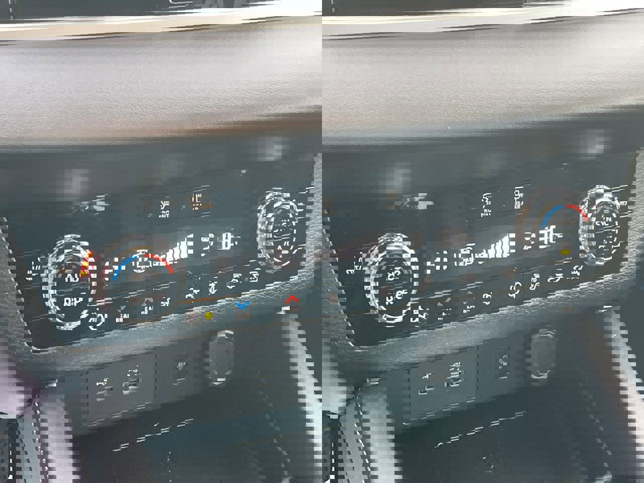 Used 2025 Mitsubishi Outlander SEL image 35