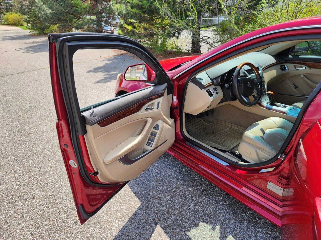 Used 2011 Cadillac CTS Luxury image 23