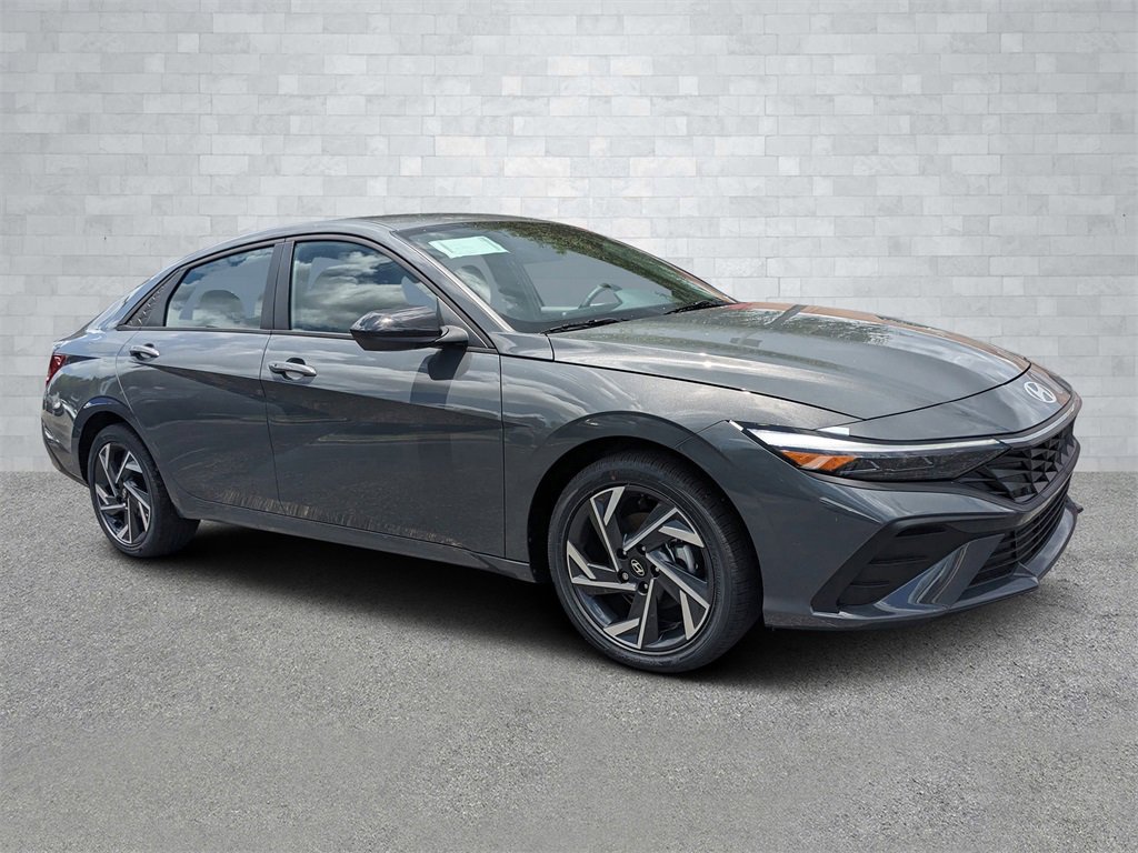 New 2025 Hyundai Elantra SEL image 2