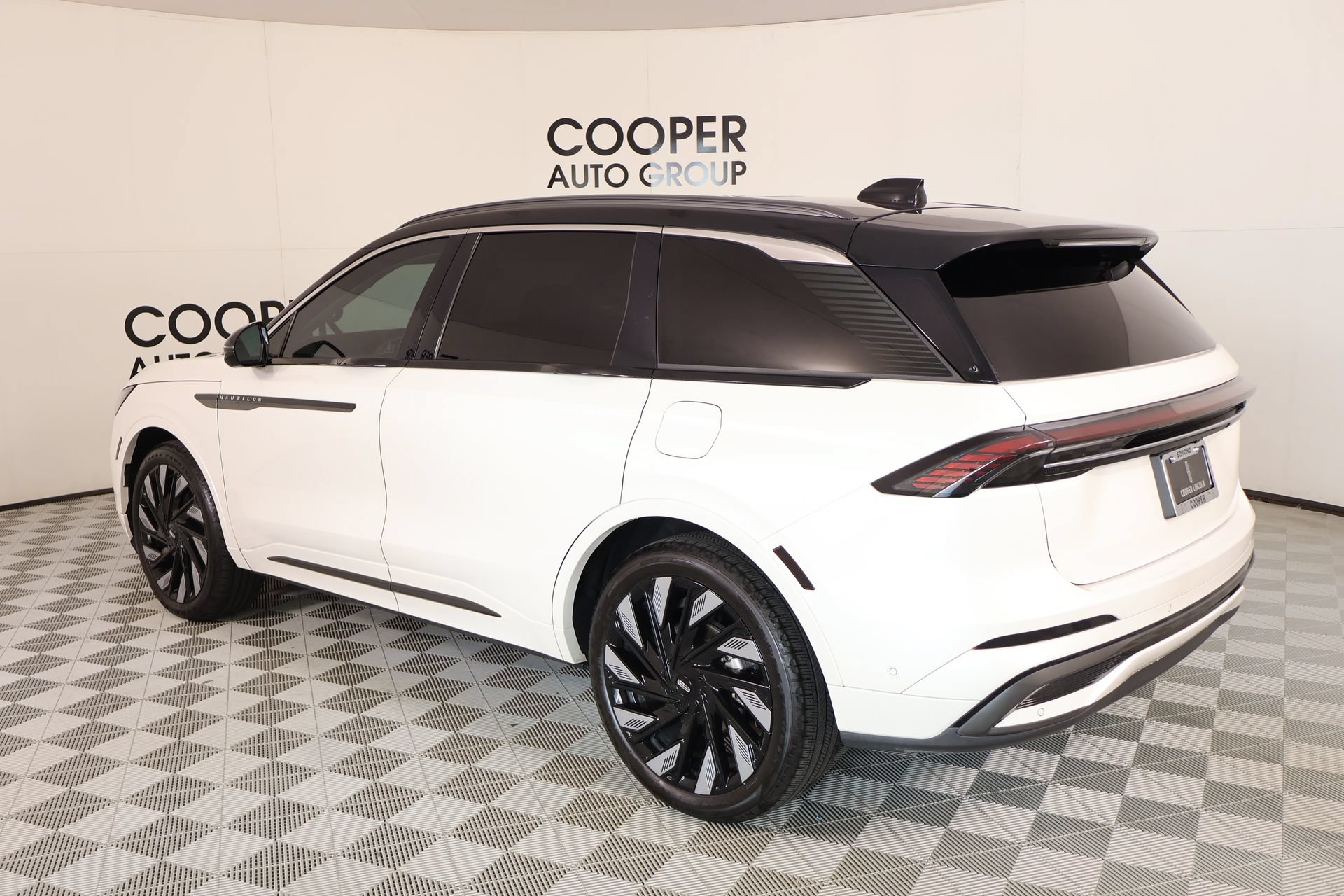 Certified 2024 Lincoln Nautilus Black Label w/ Jet Appearance Package (87T) AWD/4WD image 23