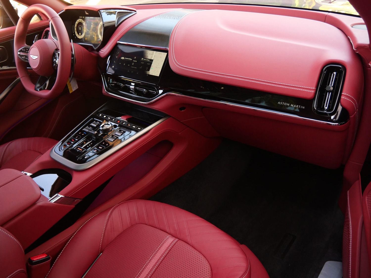New 2026 Aston Martin DBX 707 image 10