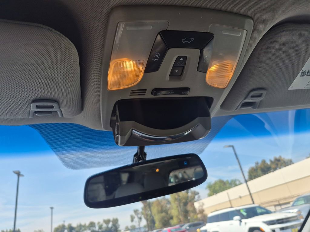 Used 2015 Toyota Sienna XLE w/ XLE Navigation Package image 27